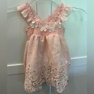 Mini Me dress
No size tag but fits 12-18 months